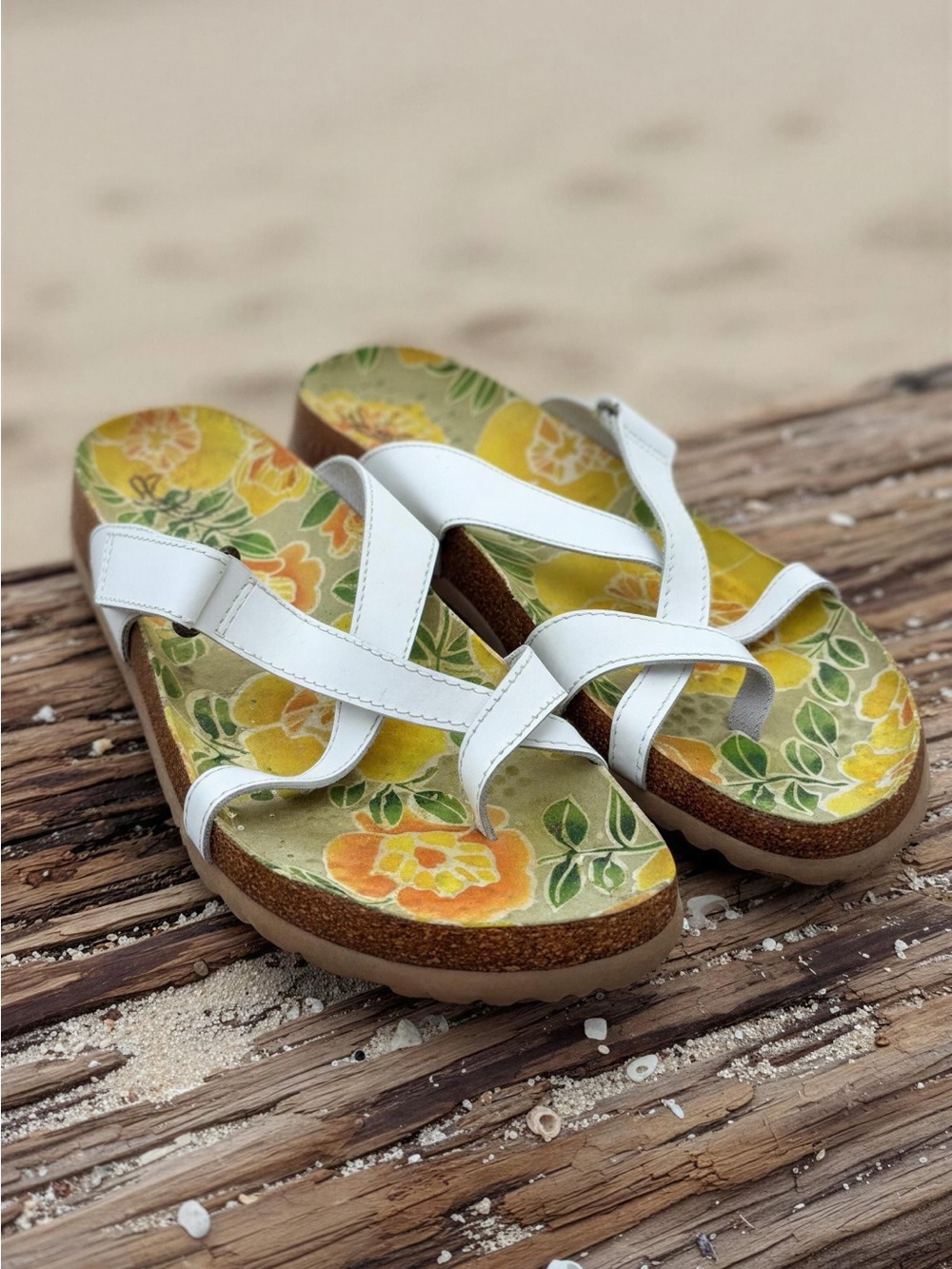 White Mountain Women's White Strappy Floral‎ Footbed Sandals -- 10M
